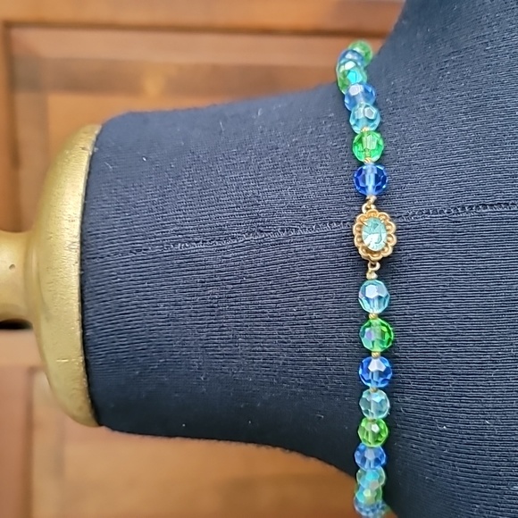 Vintage faceted glass bead 18" necklace blue and green box clasp wire strung - Picture 2 of 7